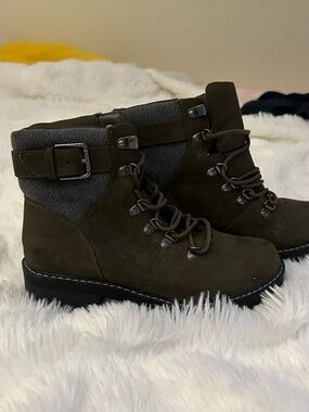 Doc marten style women’s combat boots